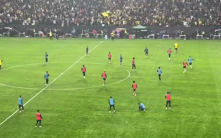 马赛训练开放日,加时末段再遭质疑引欢呼,欧篮联在即,纪律约束更严格(鹈鹕主场险胜太阳结束9连败) 马赛训练开放日,加时末段再遭质疑引欢呼,欧篮联在即,纪律约束更严格(鹈鹕主场险胜太阳结束9连败)