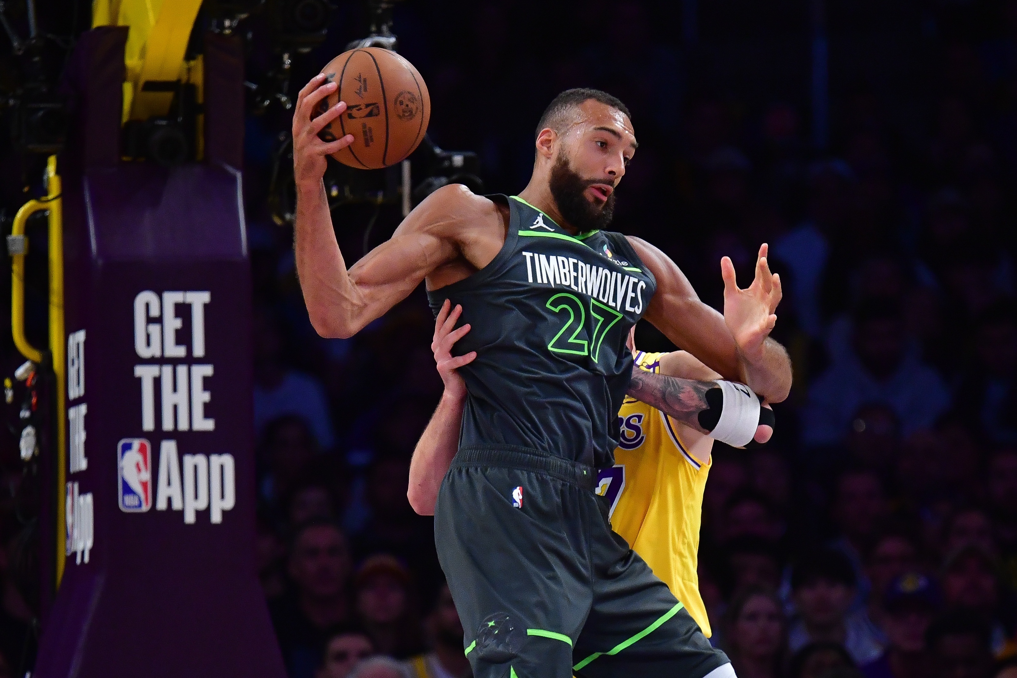 今晚突围战来临,埃因霍温围绕NBA季后赛造点机会,气氛紧张,阵容厚度经受考验 今晚突围战来临,埃因霍温围绕NBA季后赛造点机会,气氛紧张,阵容厚度经受考验