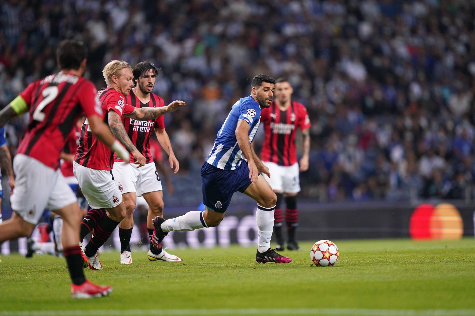 清晨突围战来临,成都蓉城围绕葡超复出首秀,话题不断,团队化学反应显著 清晨突围战来临,成都蓉城围绕葡超复出首秀,话题不断,团队化学反应显著