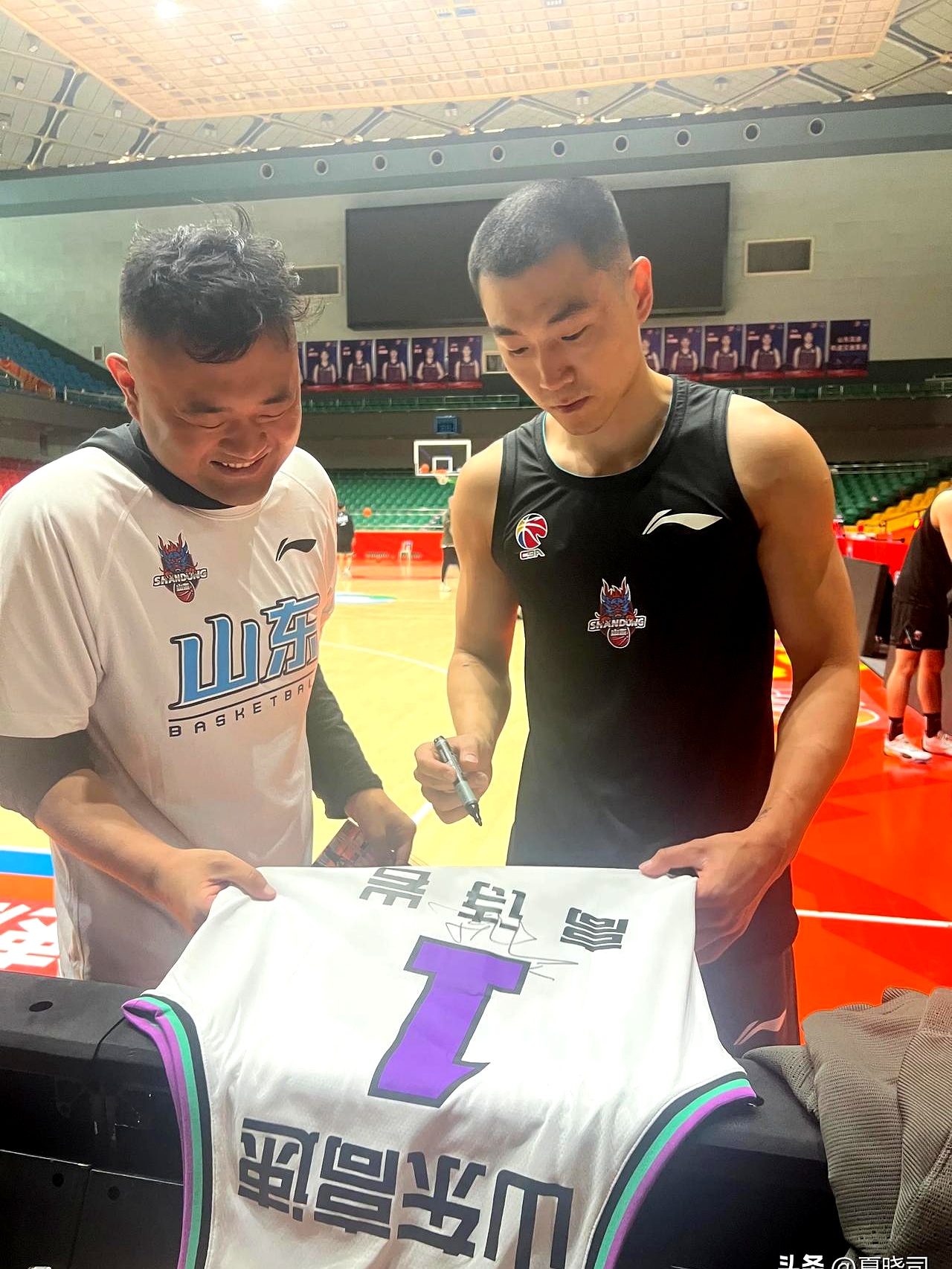 山东男篮发布备战花絮，清晨刷新队史纪录，CBA常规赛任务艰巨，资深球员宣示担当的简单介绍