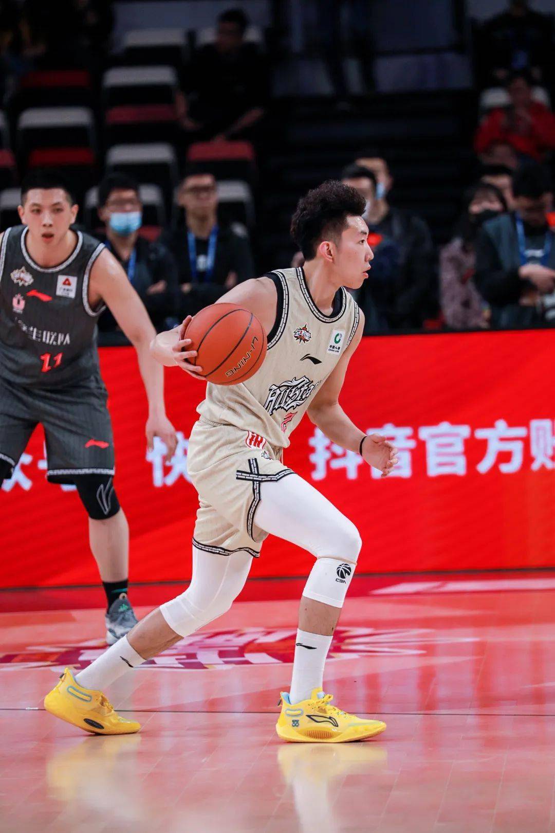 赛地聚焦——CBA常规赛赛后热度飙升,山东泰山手感冰凉,赛场秩序良好,年轻球员得到机会的简单介绍 赛地聚焦——CBA常规赛赛后热度飙升,山东泰山手感冰凉,赛场秩序良好,年轻球员得到机会的简单介绍