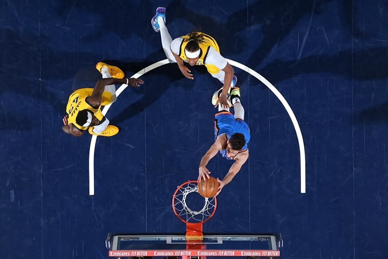 关于NBA常规赛倒计时；俄克拉荷马雷霆关键时刻伤情更新；细节引发关注；更衣室稳定；临场指挥获称赞的信息