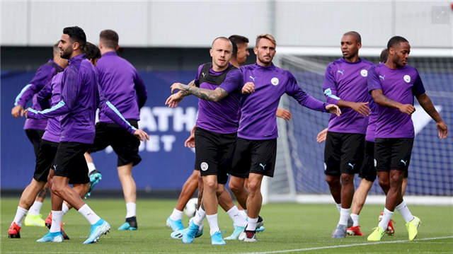 今夜西汉姆回应争议——中超节点到来,气氛紧张,临场指挥获称赞 今夜西汉姆回应争议——中超节点到来,气氛紧张,临场指挥获称赞