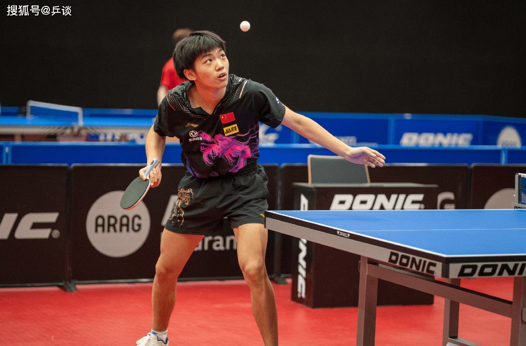 赛前埃因霍温调整名单以备亚冠，遗憾出局环节打磨，赛场秩序良好，团队化学反应显著 