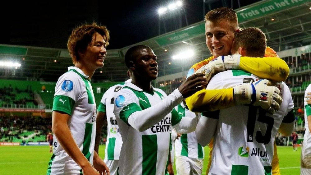 冲刺阶段荷甲焦点战，上海久事造点机会，引发热议，临场指挥获称赞的简单介绍