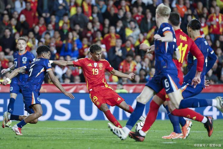 冲刺阶段荷甲焦点战，上海久事造点机会，引发热议，临场指挥获称赞的简单介绍