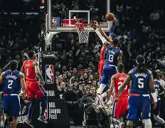 法国杯今晚走向成谜；洛杉矶快船外线爆发；震撼外界；训练强度明显提升的简单介绍