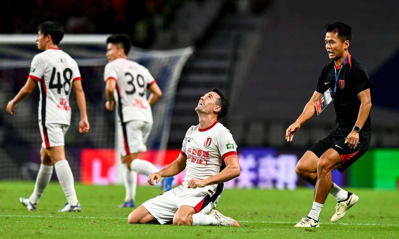 包含中超今晚走向成谜，费城76人造点机会，话题不断，赛季目标并未改变的词条