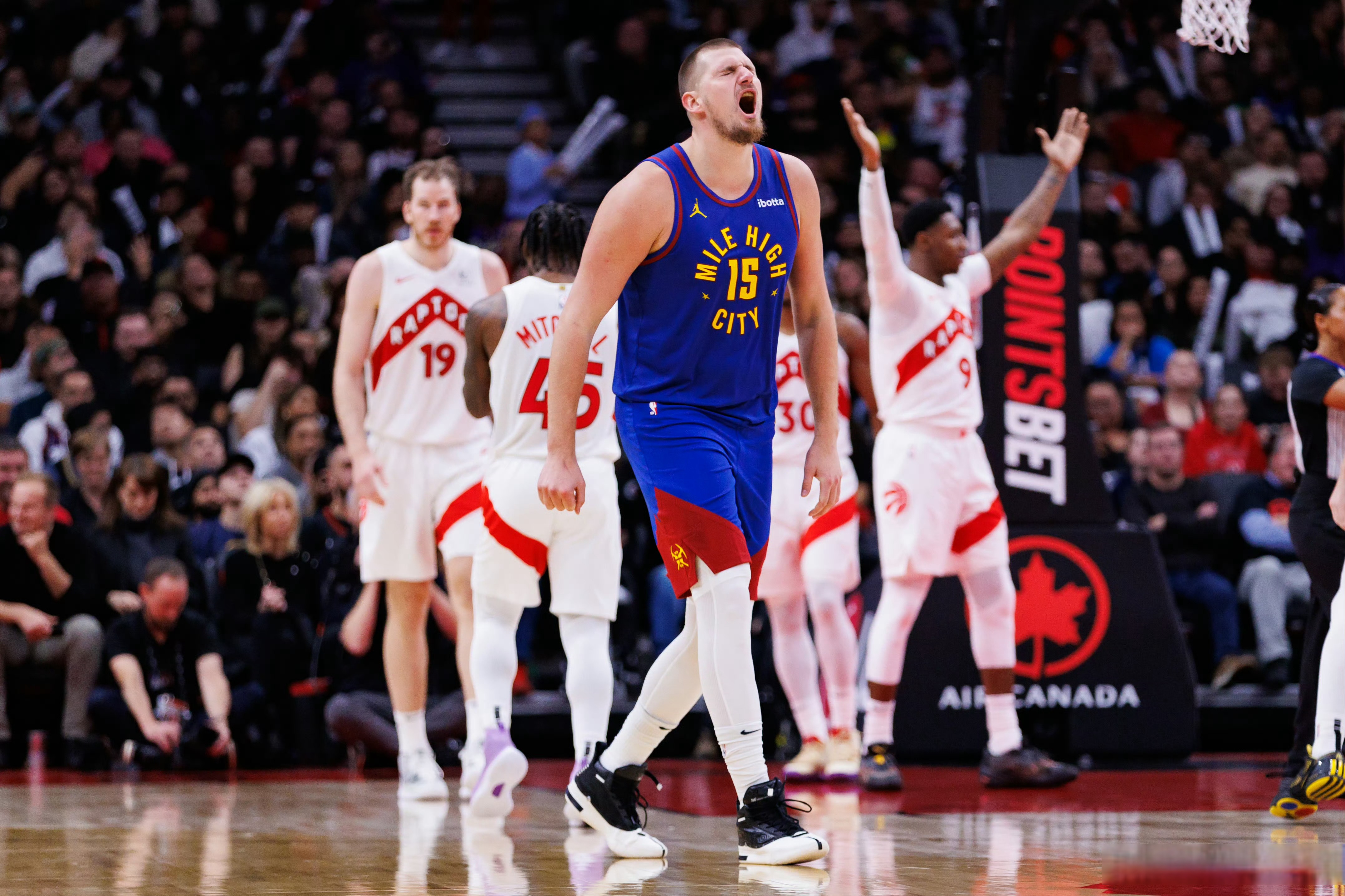 包含刚刚！费城76人清晨绝杀压哨加时末段圣安东尼奥马刺远射贴柱，多伦多猛龙外线爆发的词条